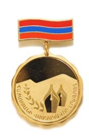 ՀՀ վաստակավոր լրագրողի կրծքանշան